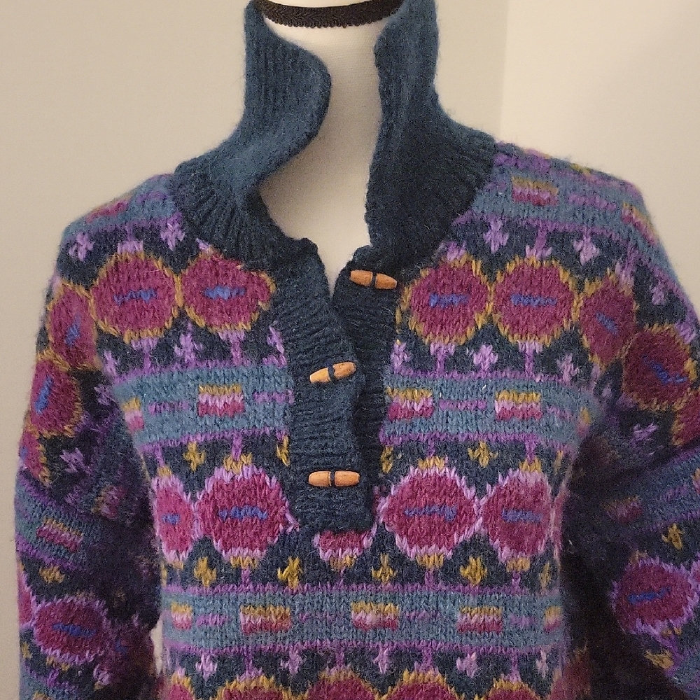Lost Horizons Women's Vibrant Wool Sweater